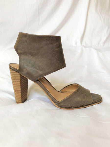 Lucky Brand Size 6.5 Jaylin Taupe Sandals - CLEARANCE