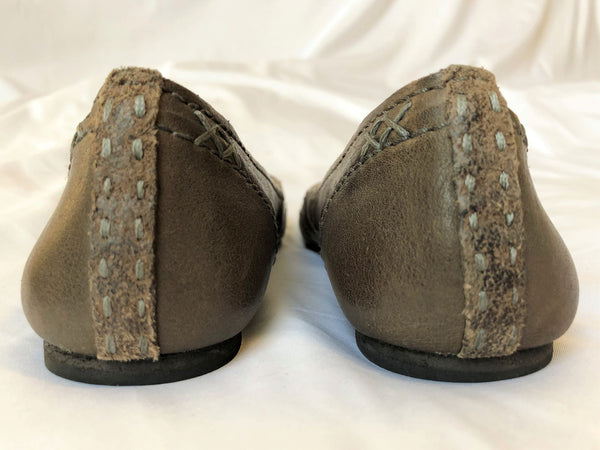 Frye Size 6 Taupe Leather Flats
