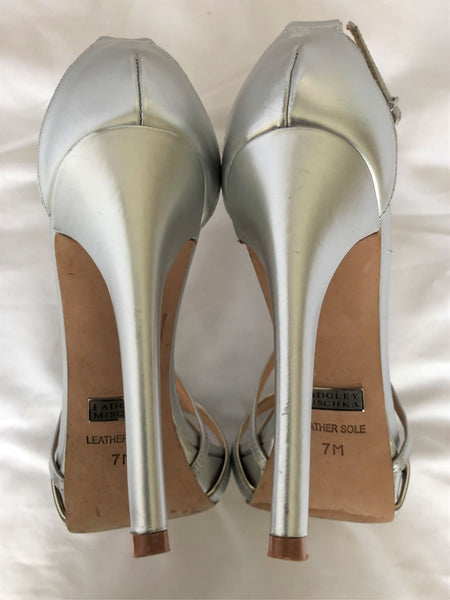 Badgley Mischka Size 7 Fierce Silver Leather Sandals