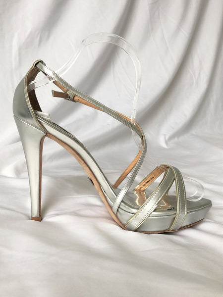 Badgley Mischka Size 7 Fierce Silver Leather Sandals