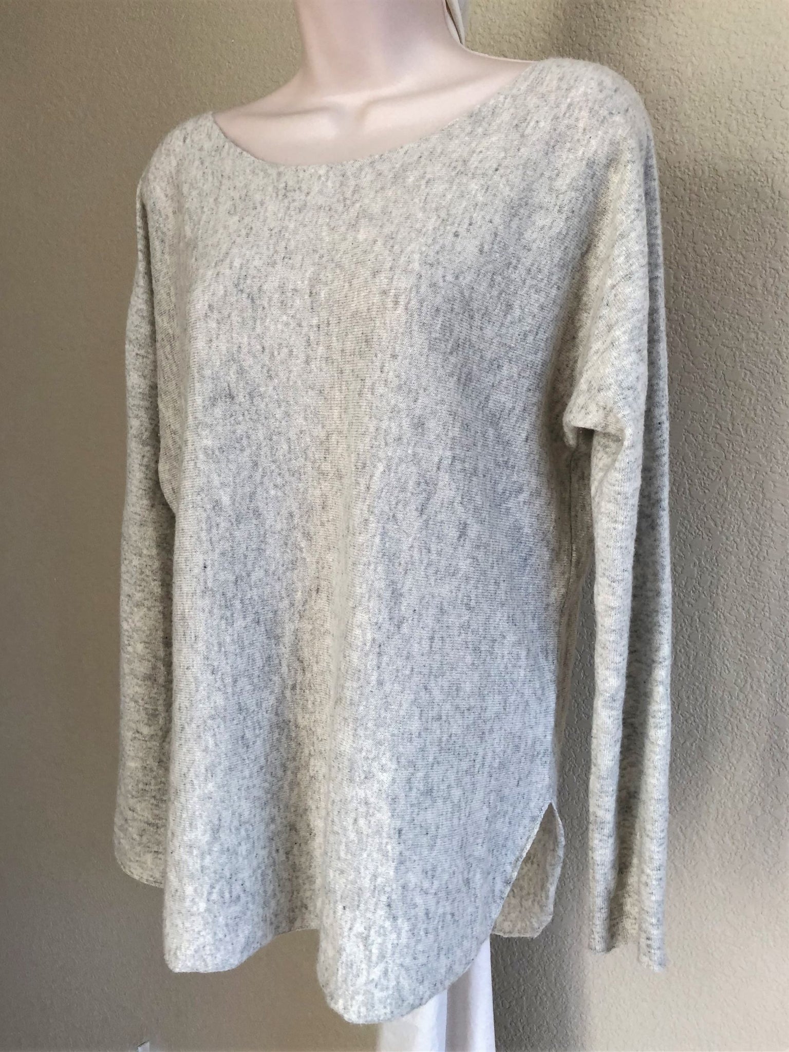 VINCE Size Small Gray Cashmere Sweater