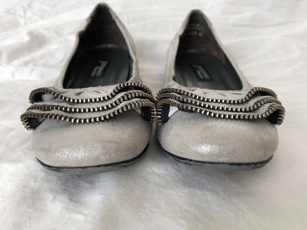 Paul Green Size 7.5 Epic Silver Zipper Flats