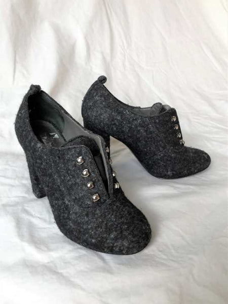 Theory Size 5 Gray Fabric Pumps