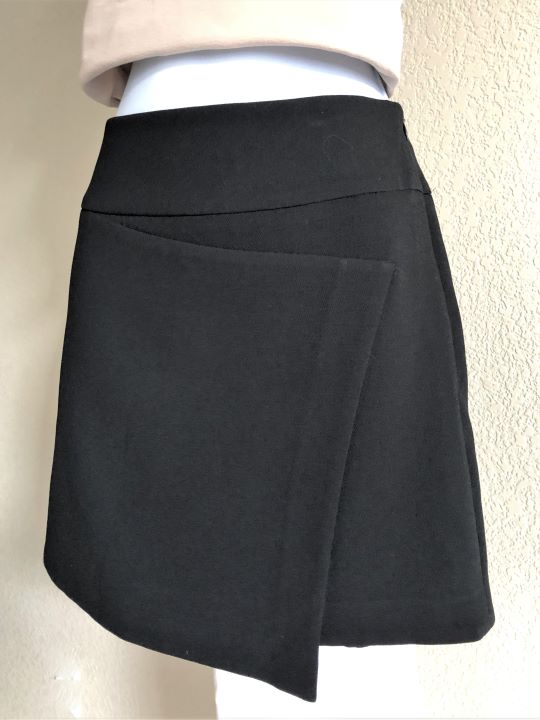 VINCE Size 4 Black Wrap Mini Skirt