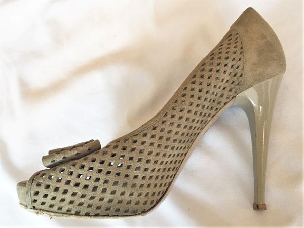 Bruno Magli Size 6.5 Gray Beige Peep Toe Pumps