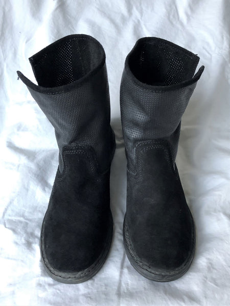 Sundance Size 7 Black Suede Boots