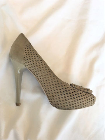 Bruno Magli Size 6.5 Gray Beige Peep Toe Pumps