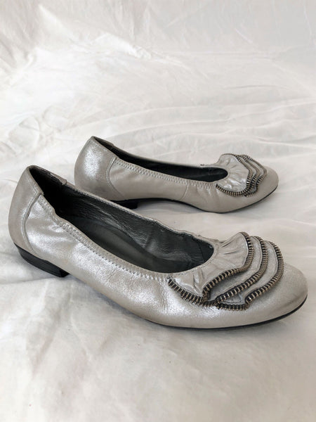 Paul Green Size 7.5 Epic Silver Zipper Flats - CLEARANCE