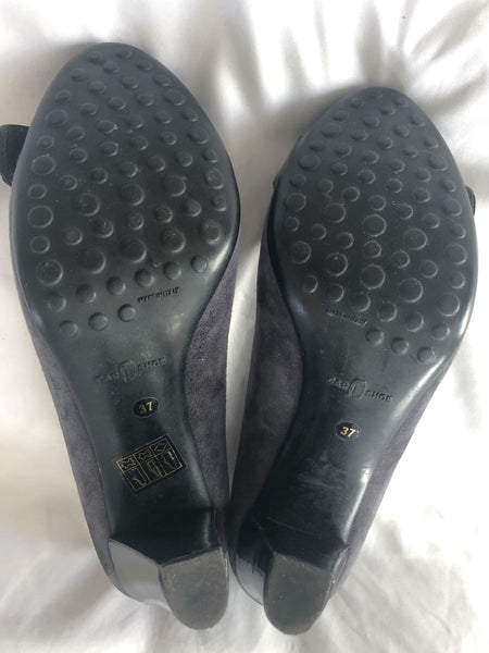 Car Shoe by Prada Size 7 Gray Suede Pumps