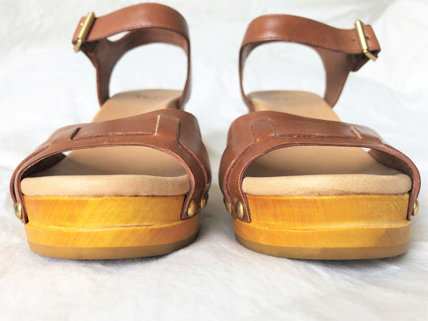 UGG Size 6 Janie Caramel Leather Sandals