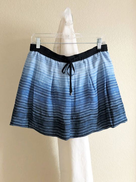 VINCE Size Medium Blue Silk Striped Mini Skirt