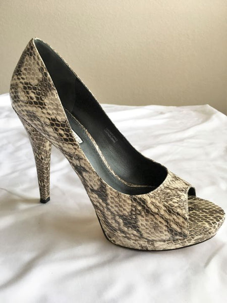 Vera Wang Lavender Size 8.5 Selima Beige Snakeskin Pumps