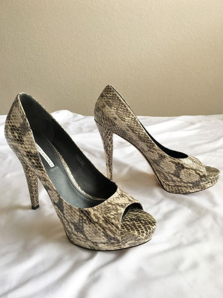 Vera Wang Lavender Size 8.5 Selima Beige Snakeskin Pumps