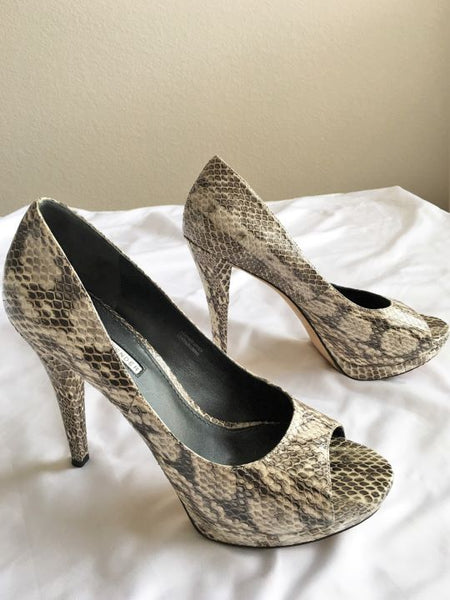 Vera Wang Lavender Size 8.5 Selima Beige Snakeskin Pumps