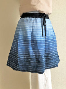 VINCE Size Medium Blue Silk Striped Mini Skirt