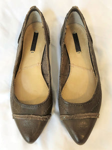 Frye Size 6 Taupe Leather Flats