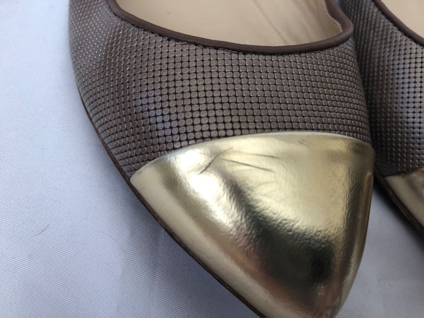 Brian Atwood Size 7 Gold Toe Flats