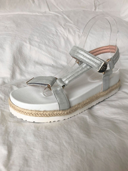 Taryn Rose Size 8 Lydia Silver Leather Sandals