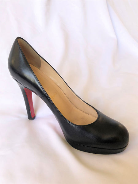 Christian Louboutin Authentic Size 7 Black Leather Simple Pumps