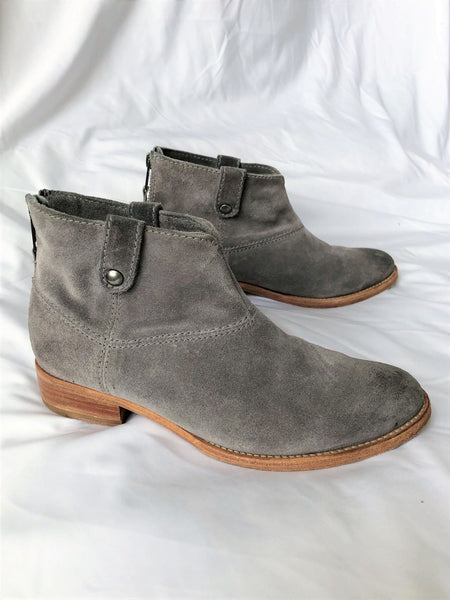 Johnston & Murphy Size 6.5 Gray Suede Boots