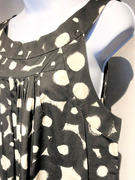 Theory LARGE Black and White Circles Top