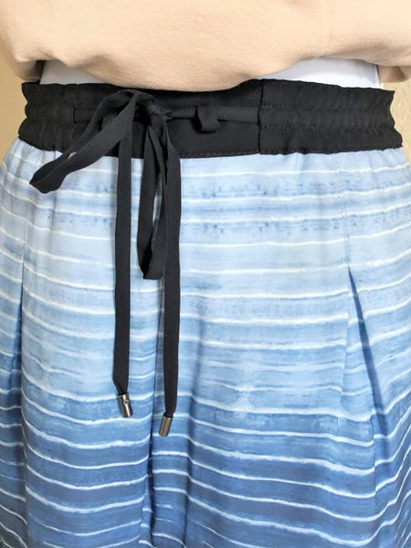VINCE Size Medium Blue Silk Striped Mini Skirt