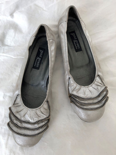 Paul Green Size 7.5 Epic Silver Zipper Flats