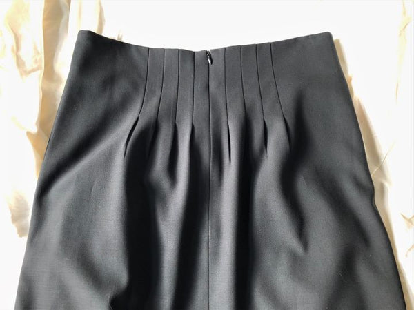 AKRIS Punto Size 10 Black Wool Skirt