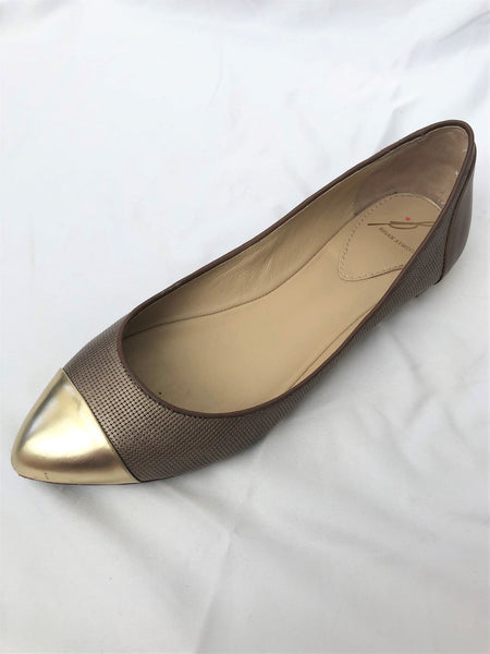 Brian Atwood Size 7 Gold Toe Flats