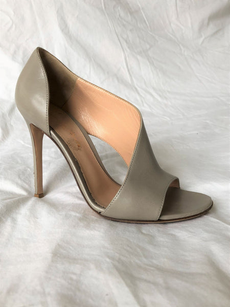 Gianvito Rossi Size 6 Demi Gray Open Toe Pumps