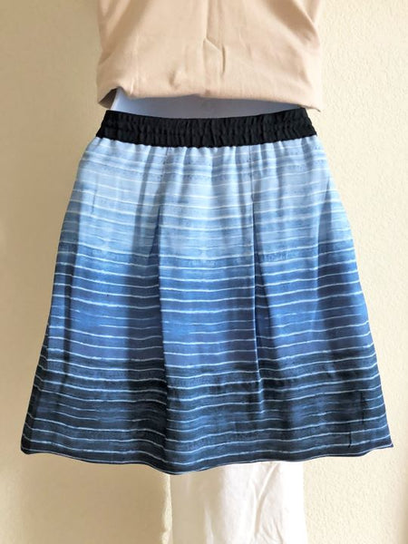 VINCE Size Medium Blue Silk Striped Mini Skirt