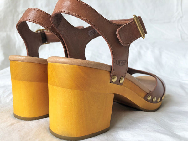 UGG Size 6 Janie Caramel Leather Sandals