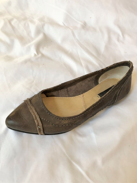 Frye Size 6 Taupe Leather Flats