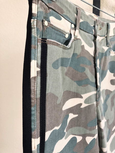 MOTHER Size 4 High Waisted Looker Camo Jeans