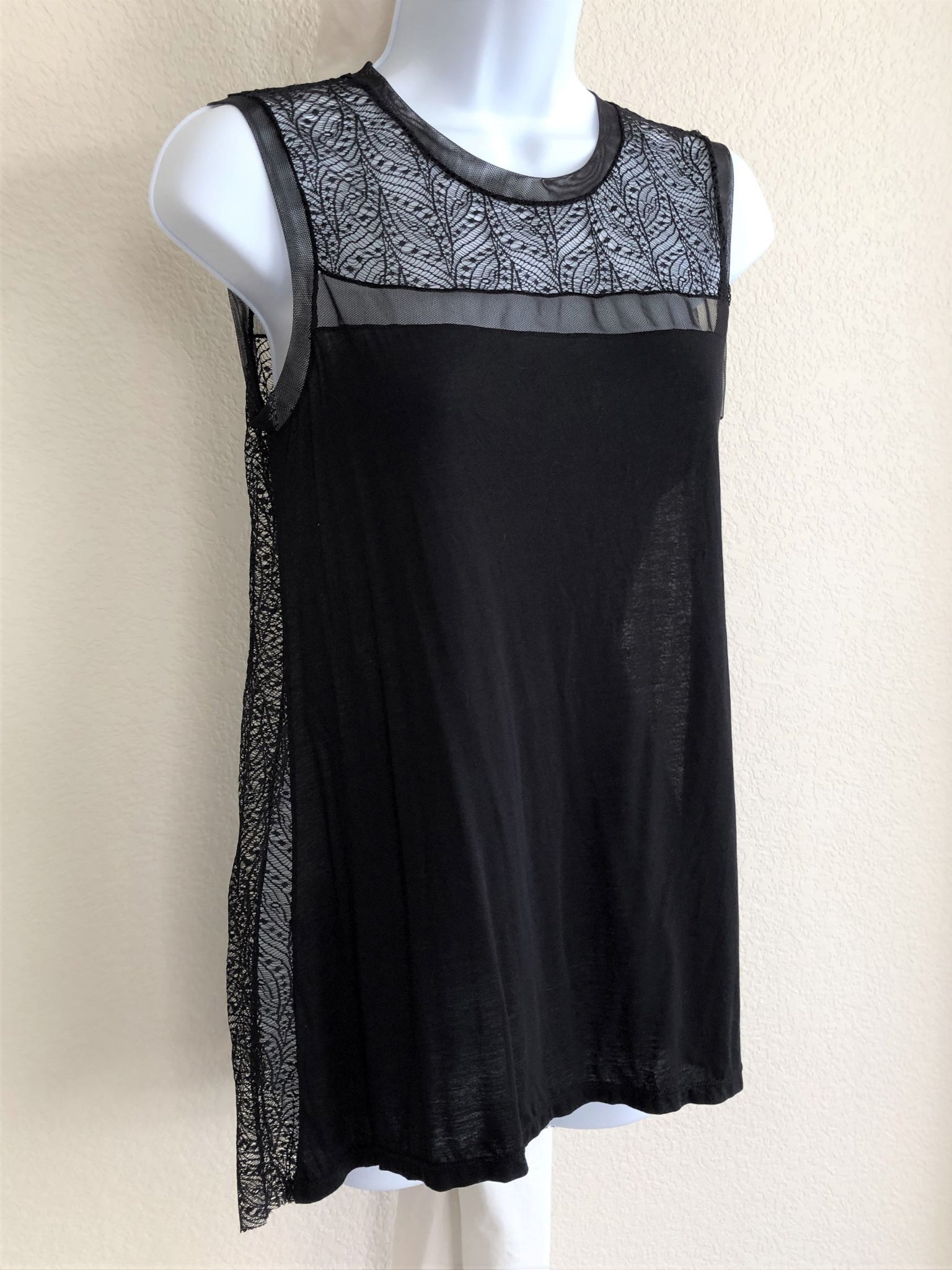 BCBGMaxazria Size XS Black Lace Back Tank