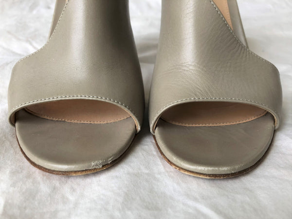 Gianvito Rossi Size 6 Demi Gray Open Toe Pumps