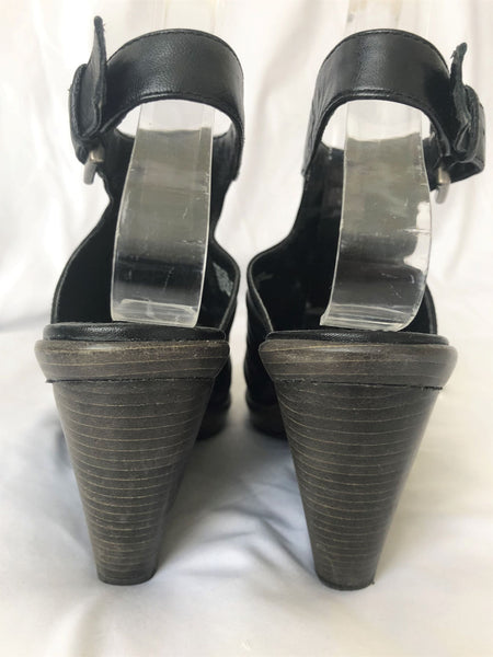 B Makowsky Size 6 Black Peep Toe Wedges