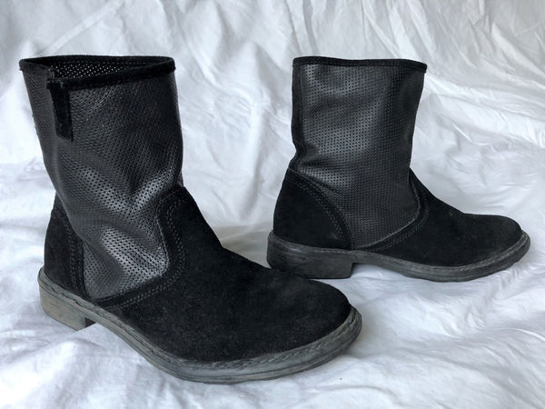 Sundance Size 7 Black Suede Boots