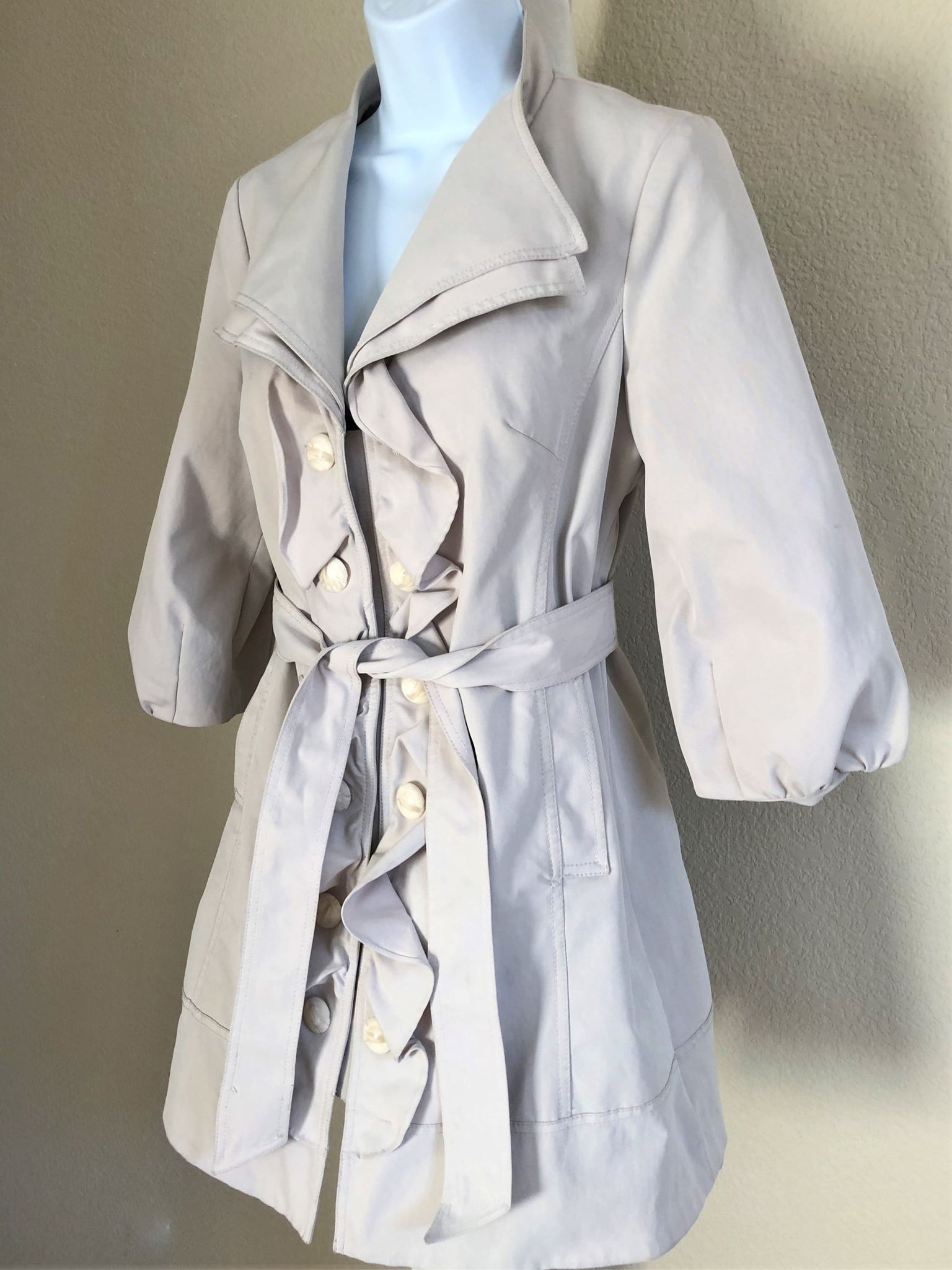 Idra Anthropologie Size 4 Whimsy Beige Ruffled Coat