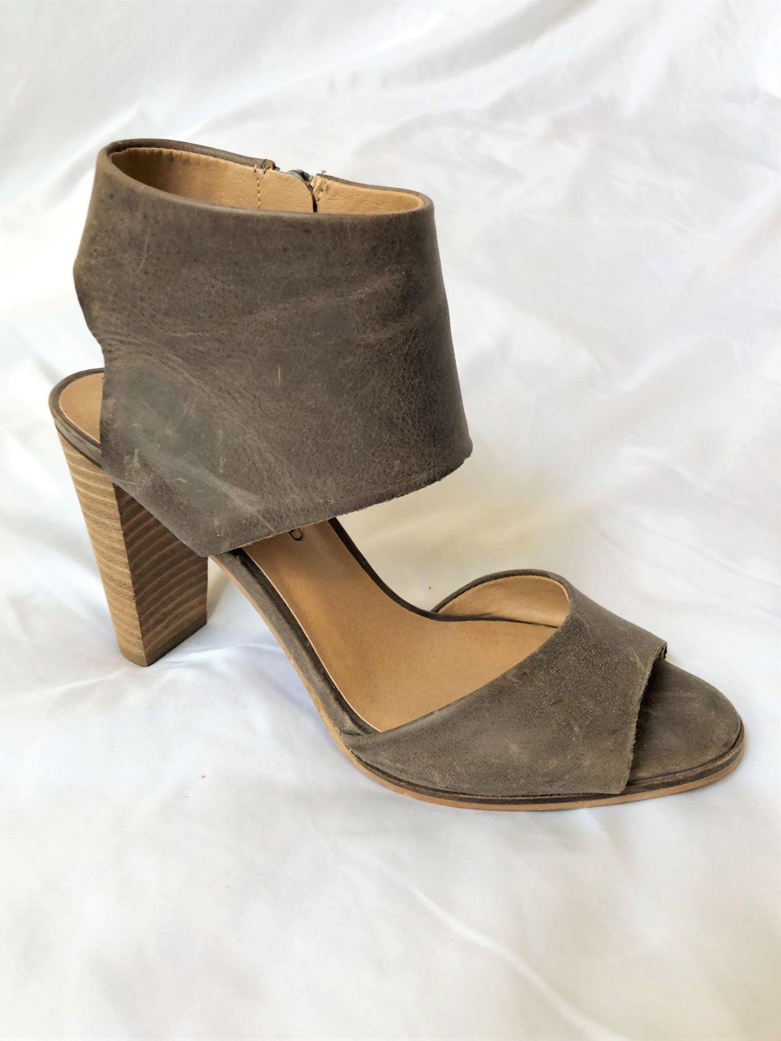 Lucky Brand Size 6.5 Jaylin Taupe Sandals - CLEARANCE