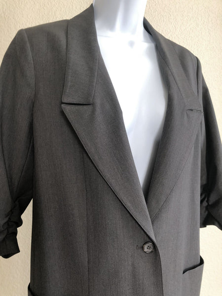 Elizabeth and James Size 8 Gray Ruched Sleeve Relaxed Blazer