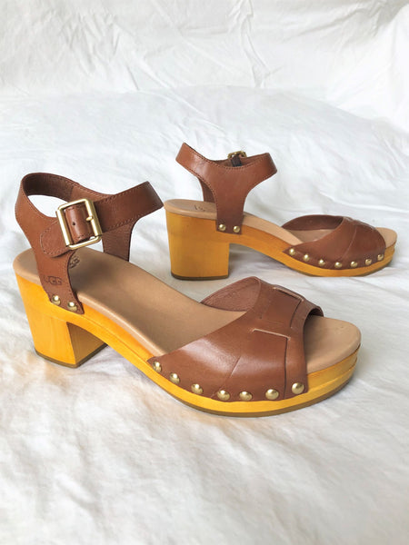 UGG Size 6 Janie Caramel Leather Sandals