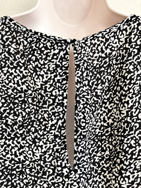 Joie Size Medium Black and White Silk Print Top