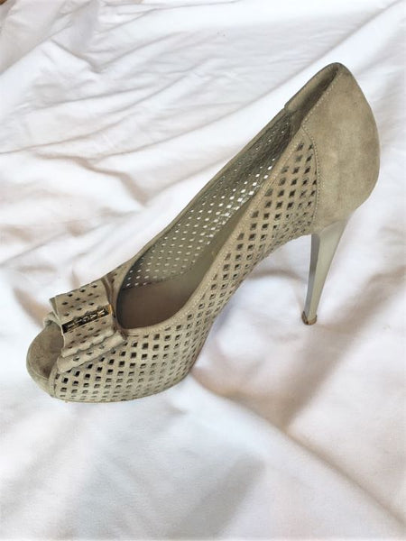 Bruno Magli Size 6.5 Gray Beige Peep Toe Pumps