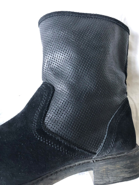 Sundance Size 7 Black Suede Boots