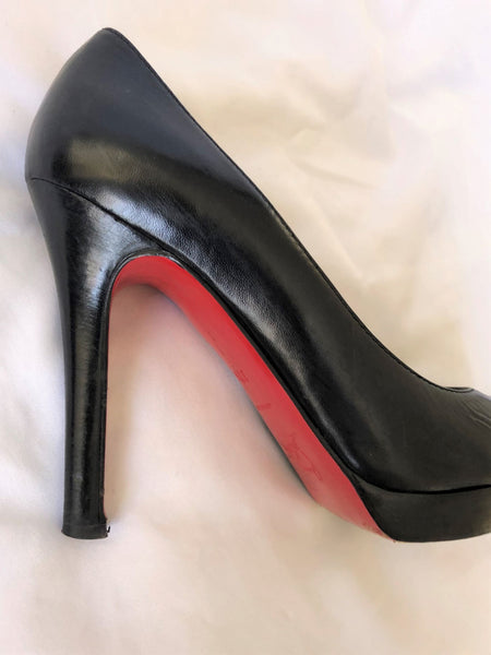 Christian Louboutin Authentic Size 7 Black Leather Simple Pumps