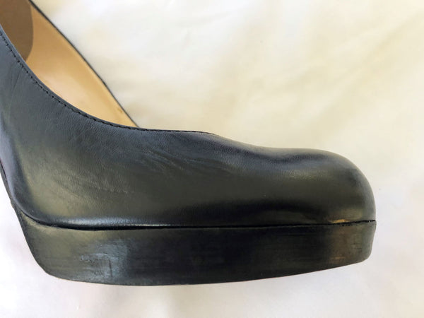 Christian Louboutin Authentic Size 7 Black Leather Simple Pumps