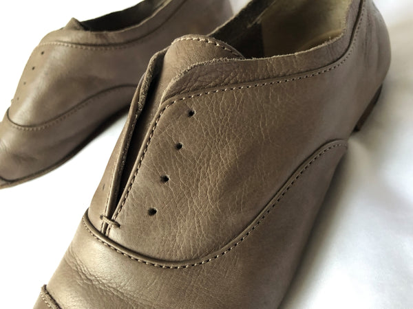 Frye Size 8.5 Taupe Leather Oxfords - CLEARANCE