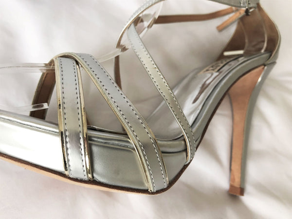 Badgley Mischka Size 7 Fierce Silver Leather Sandals