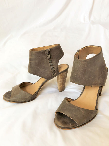 Lucky Brand Size 6.5 Jaylin Taupe Sandals - CLEARANCE